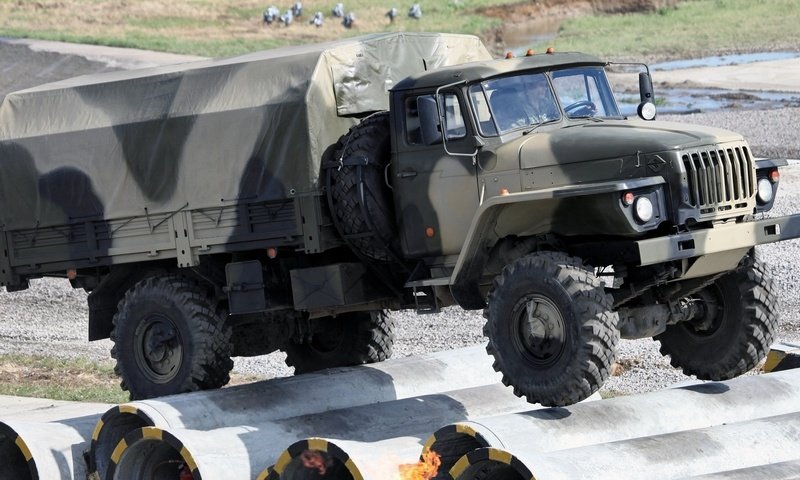 Обои военный, трубы, грузовик, полный привод, урал, military, pipe, truck, all-wheel drive, ural разрешение 1920x1080 Загрузить