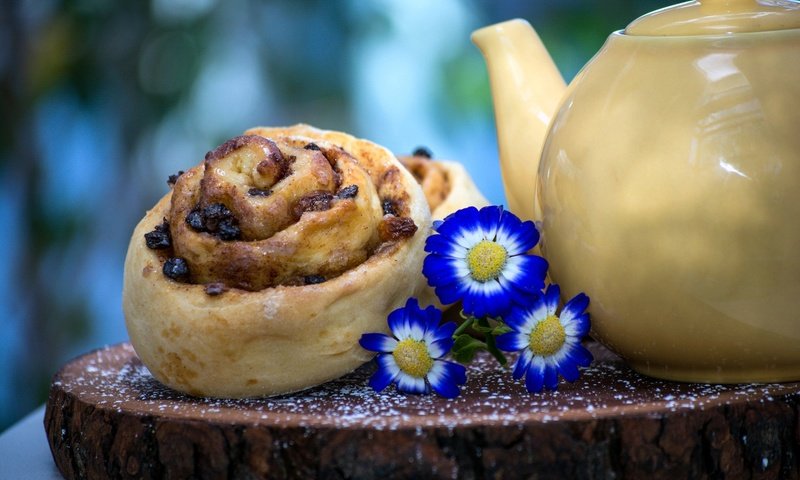 Обои цветы, чайник, выпечка, булочка, сдоба, flowers, kettle, cakes, bun, muffin разрешение 2048x1365 Загрузить