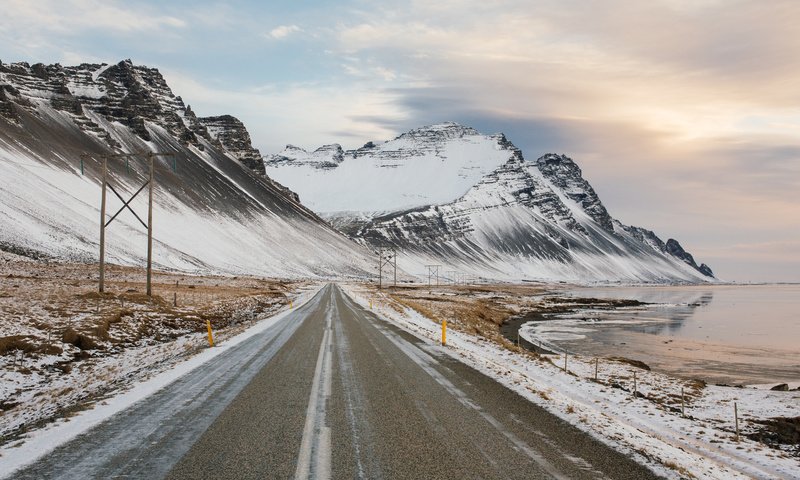 Обои дорога, облака, озеро, горы, зима, road, clouds, lake, mountains, winter разрешение 2048x1365 Загрузить