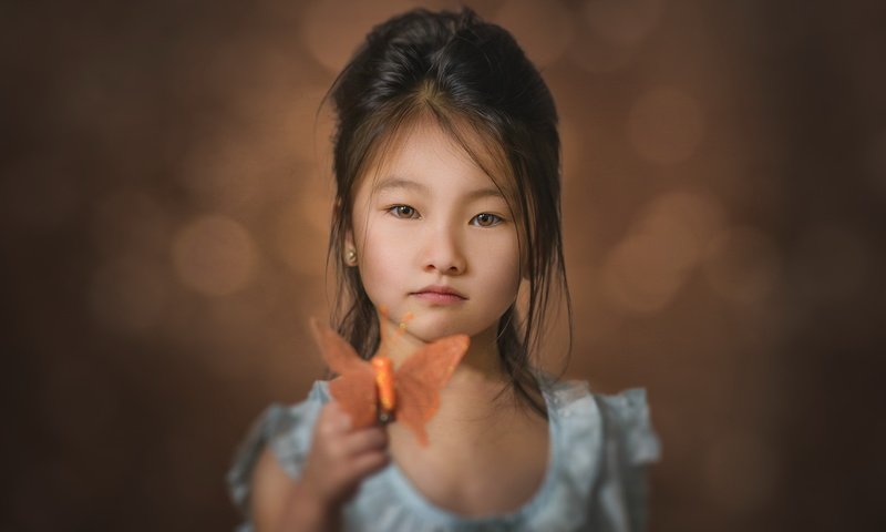 Обои портрет, взгляд, бабочка, дети, девочка, волосы, лицо, portrait, look, butterfly, children, girl, hair, face разрешение 2048x1336 Загрузить