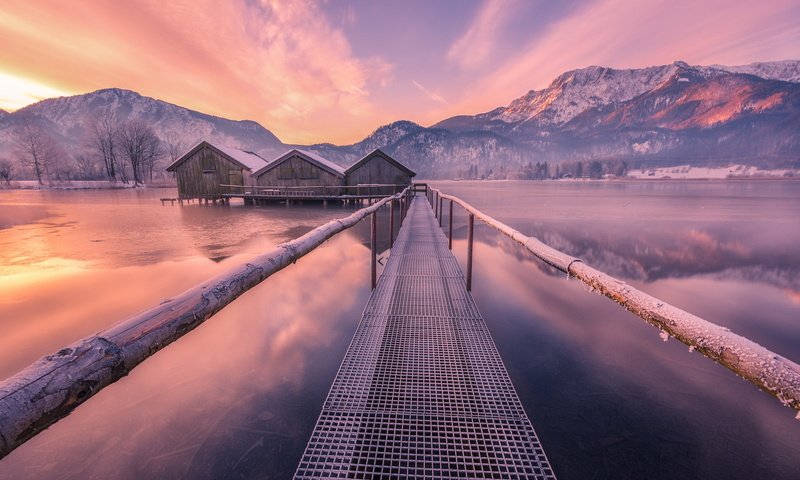 Обои вода, озеро, горы, зима, мост, домики, water, lake, mountains, winter, bridge, houses разрешение 2047x1301 Загрузить