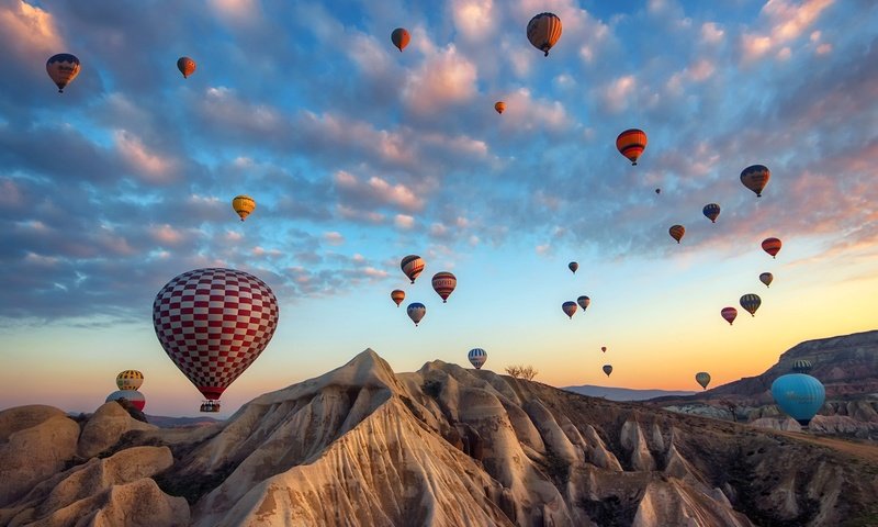 Обои небо, облака, горы, воздушные шары, турция, the sky, clouds, mountains, balloons, turkey разрешение 2048x1367 Загрузить