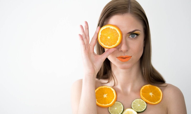 Обои девушка, апельсины, модель, волосы, губы, лицо, лайм, girl, oranges, model, hair, lips, face, lime разрешение 4869x3246 Загрузить