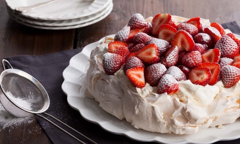 Обои клубника, ягоды, тарелки, сладкое, торт, десерт, крем, strawberry, berries, plates, sweet, cake, dessert, cream разрешение 1920x1414 Загрузить