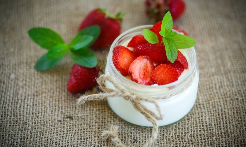 Обои мята, клубника, ягоды, завтрак, сладкое, банка, десерт, йогурт, mint, strawberry, berries, breakfast, sweet, bank, dessert, yogurt разрешение 5760x3840 Загрузить