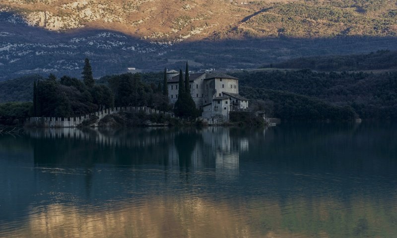 Обои озеро, замок, италия, тоблино, lake, castle, italy, toblino разрешение 2048x1367 Загрузить