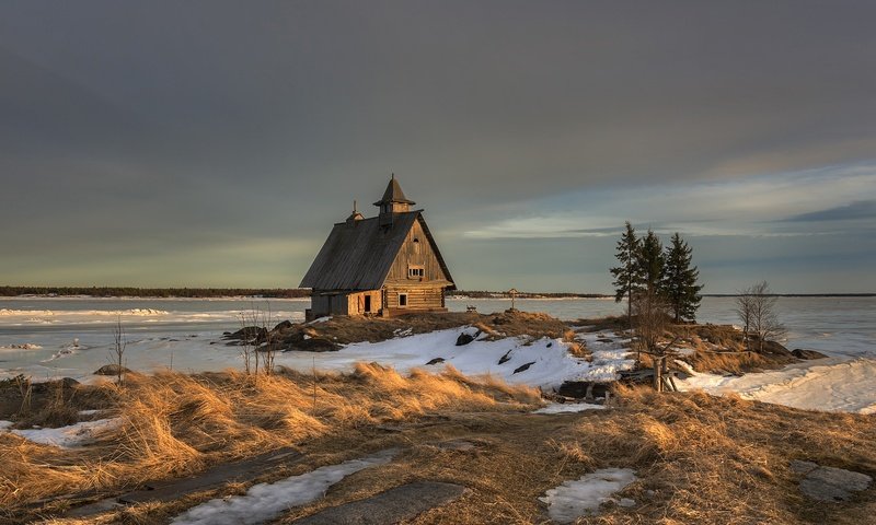 Обои вечер, залив, россия, весна, остров, карелия, поселок, the evening, bay, russia, spring, island, karelia, the village разрешение 2393x1400 Загрузить