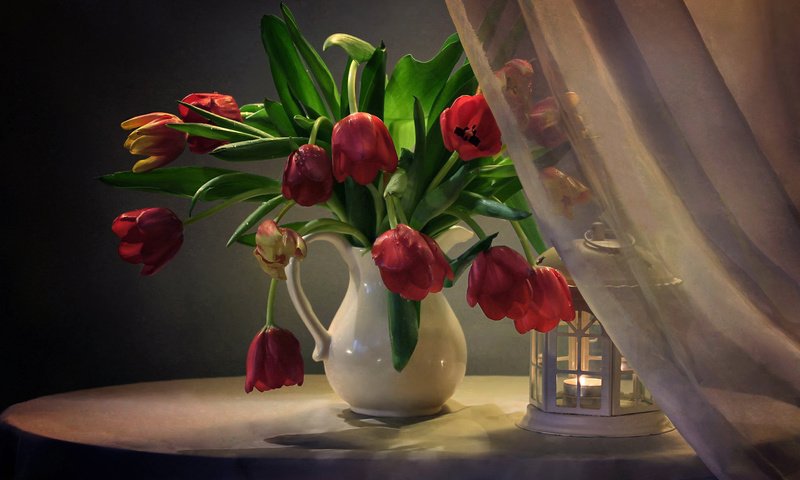 Обои цветы, занавеска, фонарь, ткань, тюльпаны, свеча, кувшин, столик, натюрморт, flowers, curtain, lantern, fabric, tulips, candle, pitcher, table, still life разрешение 2552x1941 Загрузить