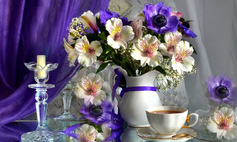 Обои цветы, альстромерия, свечи, анемоны, блюдце, букет, чашка, чай, кувшин, занавеска, flowers, alstroemeria, candles, anemones, saucer, bouquet, cup, tea, pitcher, curtain разрешение 2045x1375 Загрузить