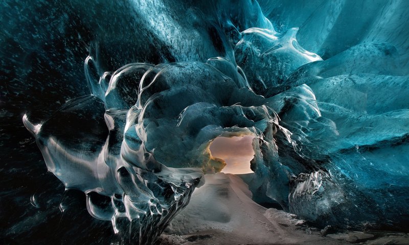 Обои зима, лёд, пещера, исландия, the crack, skaftafell, christian klepp, winter, ice, cave, iceland разрешение 1920x1280 Загрузить