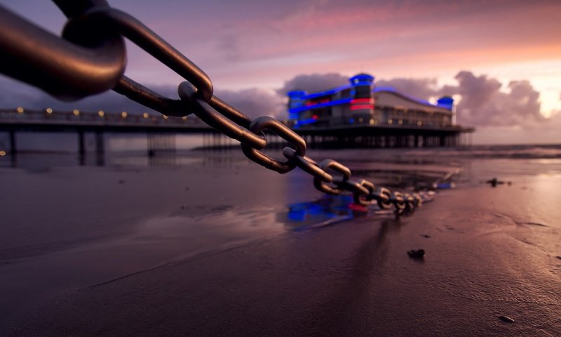 Обои пляж, город, дома, ограждение, англия, здания, цепь, beach, the city, home, the fence, england, building, chain разрешение 2048x1536 Загрузить