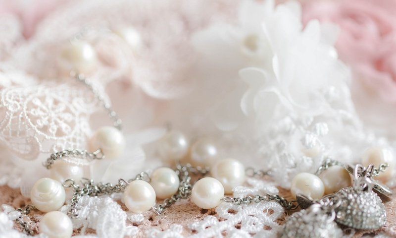 Обои украшение, жемчуг, кружево, цепочка, decoration, pearl, lace, chain разрешение 1920x1200 Загрузить
