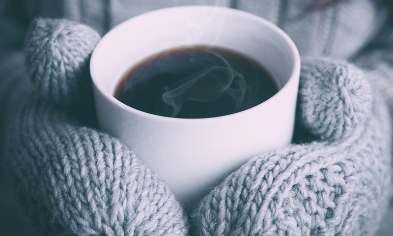 Обои зима, девушка, напиток, кофе, руки, чашка, варежки, winter, girl, drink, coffee, hands, cup, mittens разрешение 1920x1200 Загрузить