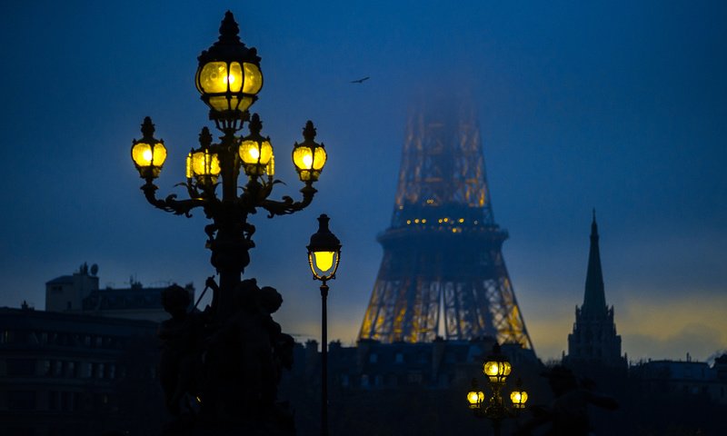 Обои свет, ночь, город, париж, фонарь, франция, эйфелева башня, light, night, the city, paris, lantern, france, eiffel tower разрешение 1920x1200 Загрузить