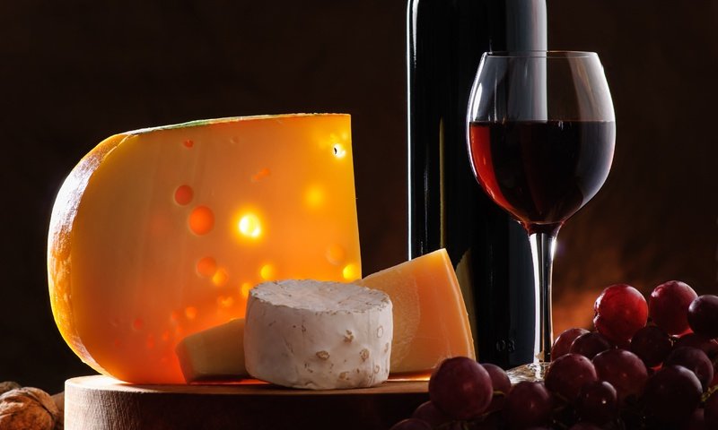 Обои орехи, виноград, бокал, сыр, вино, бутылка, nuts, grapes, glass, cheese, wine, bottle разрешение 2868x1920 Загрузить