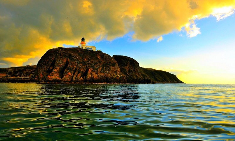 Обои небо, облака, скалы, пейзаж, море, маяк, the sky, clouds, rocks, landscape, sea, lighthouse разрешение 1920x1200 Загрузить