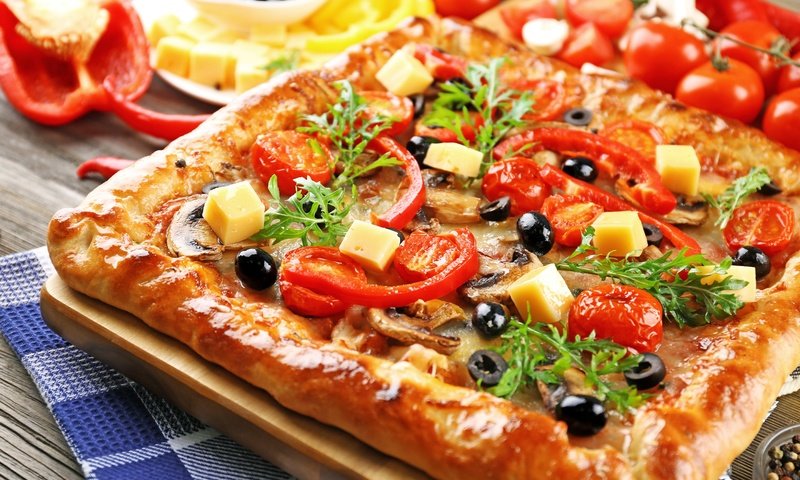 Обои сыр, выпечка, помидоры, пицца, начинка, маслины, cheese, cakes, tomatoes, pizza, filling, olives разрешение 5760x3840 Загрузить