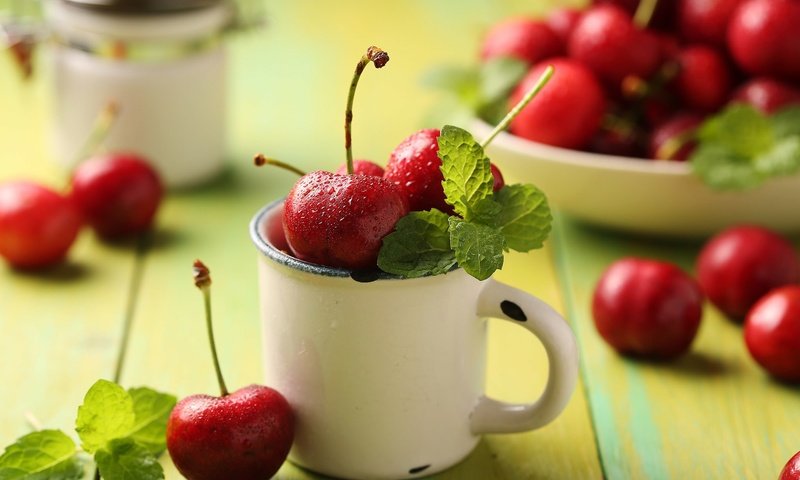 Обои мята, доски, черешня, кружка, ягоды, вишня, миска, mint, board, cherry, mug, berries, bowl разрешение 2048x1365 Загрузить