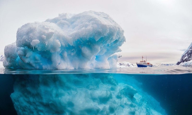 Обои природа, море, корабль, лёд, айсберг, антарктида, nature, sea, ship, ice, iceberg, antarctica разрешение 1920x1145 Загрузить