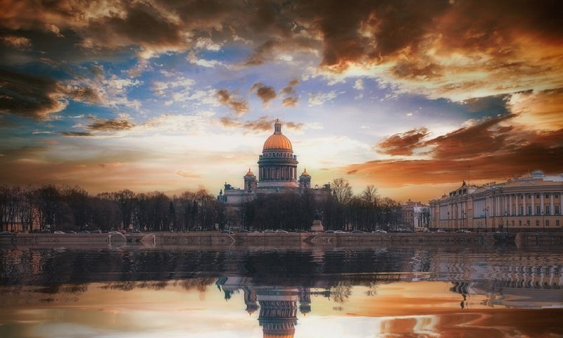 Обои облака, река, отражение, город, осень, clouds, river, reflection, the city, autumn разрешение 1920x1281 Загрузить