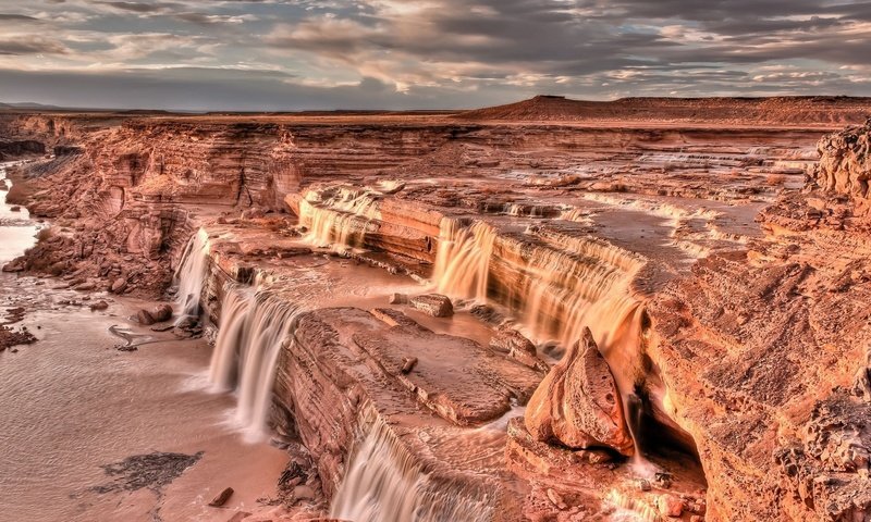 Обои небо, скалы, тучи, водопад, каньон, сша, аризона, гранд-фоллс, the sky, rocks, clouds, waterfall, canyon, usa, az, grand falls разрешение 1920x1080 Загрузить