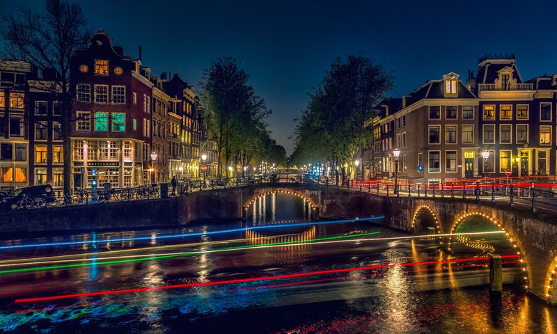 Обои ночь, вода, город, нидерланды, амстердам, голландия, andreas binder, night, water, the city, netherlands, amsterdam, holland разрешение 5655x3770 Загрузить