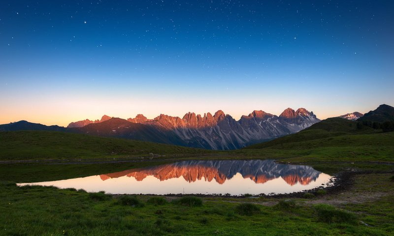 Обои вода, озеро, горы, природа, отражение, пейзаж, water, lake, mountains, nature, reflection, landscape разрешение 2048x1377 Загрузить