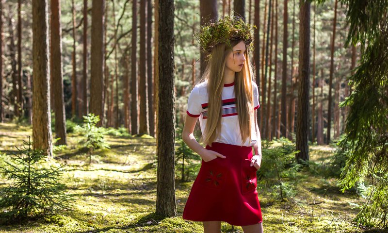 Обои природа, лес, девушка, взгляд, юбка, модель, лицо, длинные волосы, nature, forest, girl, look, skirt, model, face, long hair разрешение 2048x1366 Загрузить