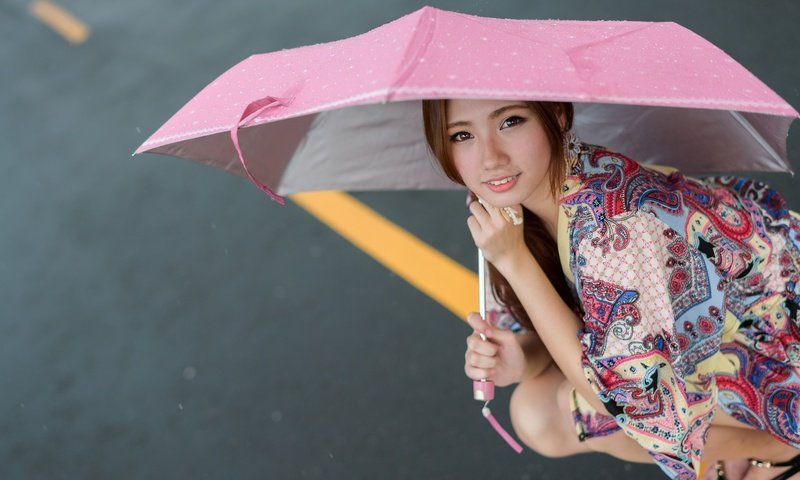 Обои девушка, улыбка, взгляд, волосы, лицо, зонтик, азиатка, girl, smile, look, hair, face, umbrella, asian разрешение 2048x1365 Загрузить