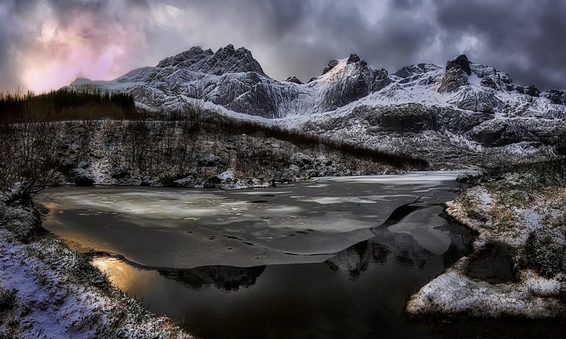 Обои река, горы, снег, тучи, отражение, river, mountains, snow, clouds, reflection разрешение 1920x1197 Загрузить