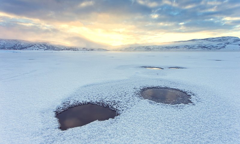 Обои небо, облака, озеро, природа, зима, пейзаж, the sky, clouds, lake, nature, winter, landscape разрешение 1920x1200 Загрузить