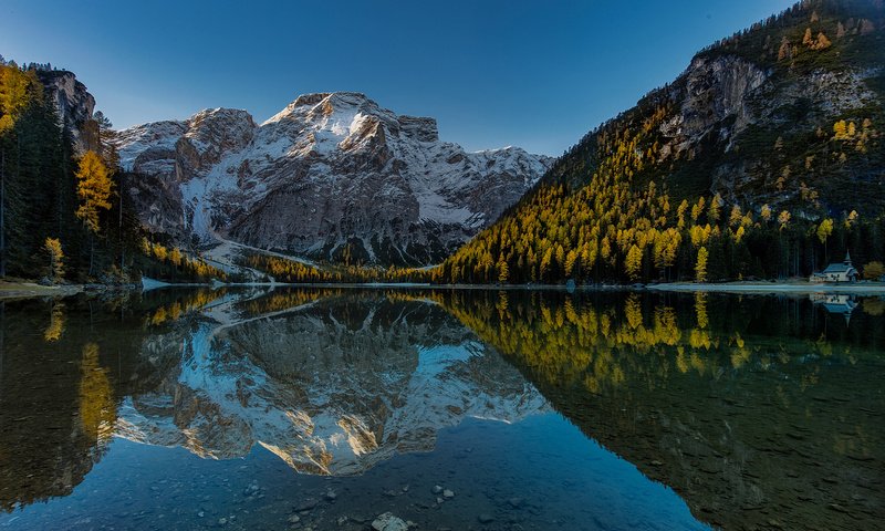 Обои небо, озеро, горы, природа, лес, отражение, the sky, lake, mountains, nature, forest, reflection разрешение 1920x1200 Загрузить