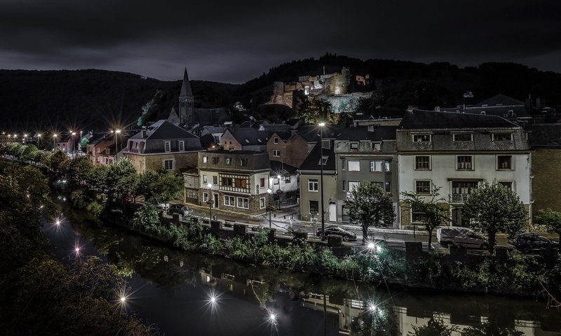 Обои ночь, огни, река, дома, бельгия, ла-рош-ан-арден, night, lights, river, home, belgium, la roche-en-ardenne разрешение 2048x1358 Загрузить