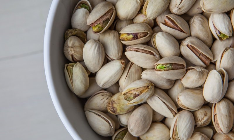 Обои орехи, скорлупа, фисташки, крупным планом, nuts, shell, pistachios, closeup разрешение 3840x2160 Загрузить