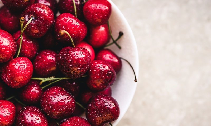 Обои черешня, ягоды, вишня, тарелка, капли воды, cherry, berries, plate, water drops разрешение 4591x3061 Загрузить