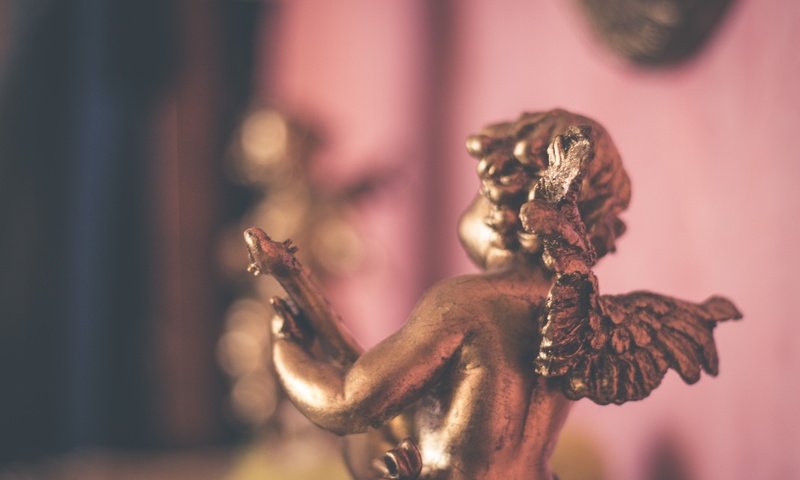 Обои крылья, статуэтка, размытость, ангел, золото, wings, figurine, blur, angel, gold разрешение 5184x3456 Загрузить