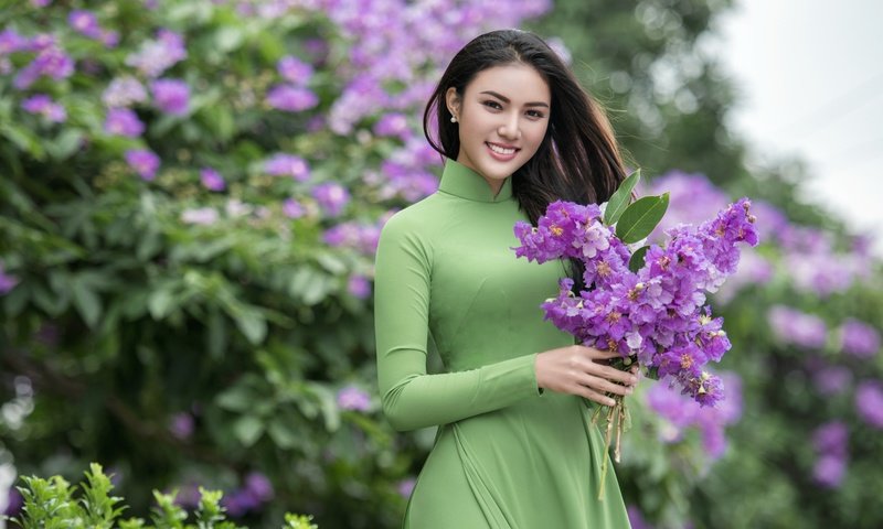 Обои цветы, девушка, улыбка, азиатка, flowers, girl, smile, asian разрешение 6490x4528 Загрузить