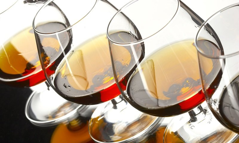 Обои напиток, бокал, стекло, посуда, бокалы, алкоголь, коньяк, фужер, drink, glass, dishes, glasses, alcohol, cognac разрешение 1920x1200 Загрузить