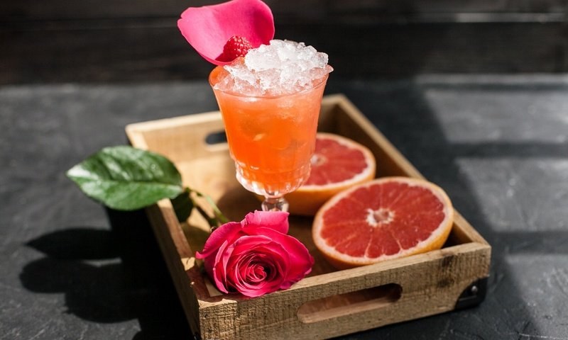 Обои напиток, роза, лёд, бокал, цитрус, грейпфрут, сок, drink, rose, ice, glass, citrus, grapefruit, juice разрешение 2048x1343 Загрузить