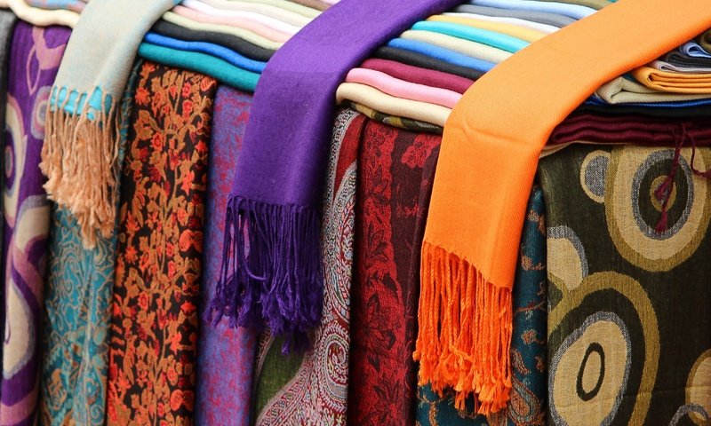 Обои разноцветные, ткань, платок, шарф, шарфы, платки, colorful, fabric, shawl, scarf, scarves, shawls разрешение 3467x2776 Загрузить