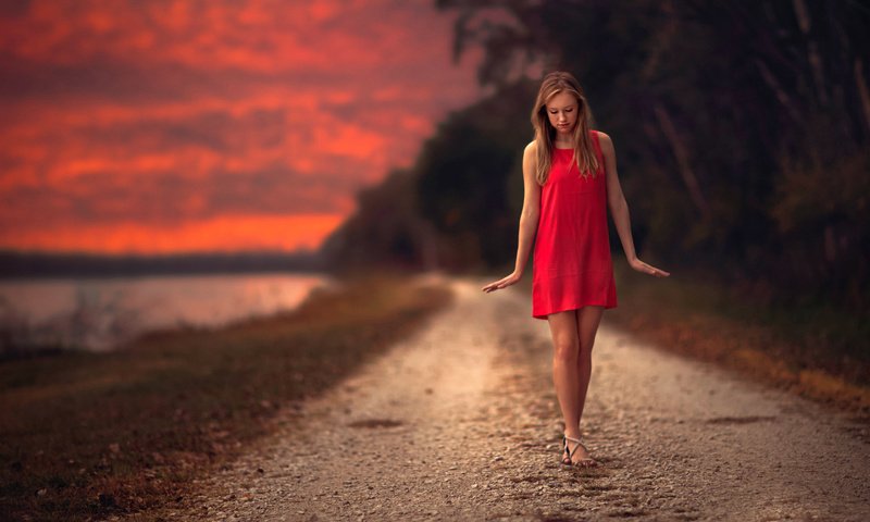 Обои дорога, закат, девушка, фон, блондинка, модель, красное платье, road, sunset, girl, background, blonde, model, red dress разрешение 2048x1484 Загрузить