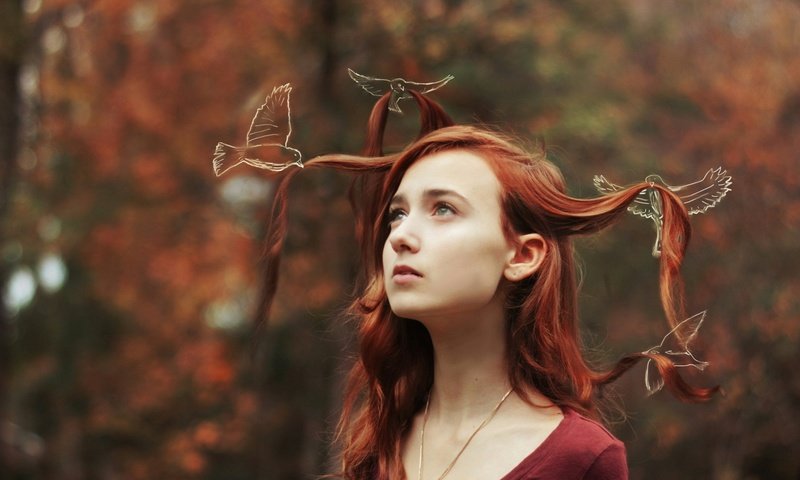 Обои лес, девушка, портрет, рыжая, птицы, волосы, forest, girl, portrait, red, birds, hair разрешение 1920x1200 Загрузить
