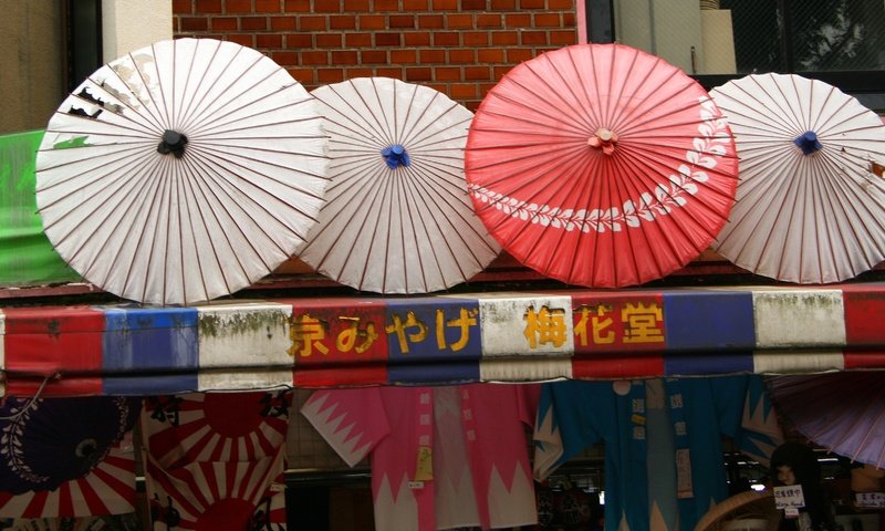 Обои япония, токио, зонтики, японские зонтики, японский зонтик, japan, tokyo, umbrellas, japanese umbrellas разрешение 3869x1908 Загрузить