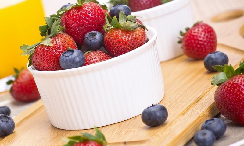 Обои лето, клубника, ягоды, черника, summer, strawberry, berries, blueberries разрешение 1920x1440 Загрузить
