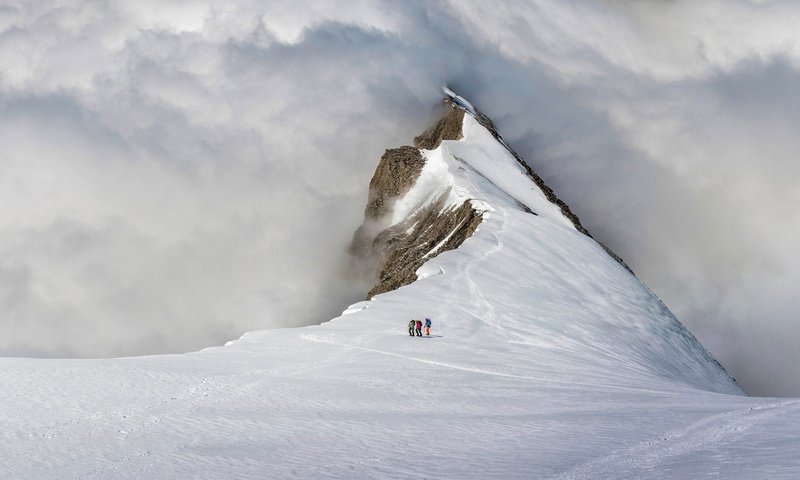 Обои снег, гора, швейцария, альпинисты, snow, mountain, switzerland, climbers разрешение 1920x1200 Загрузить