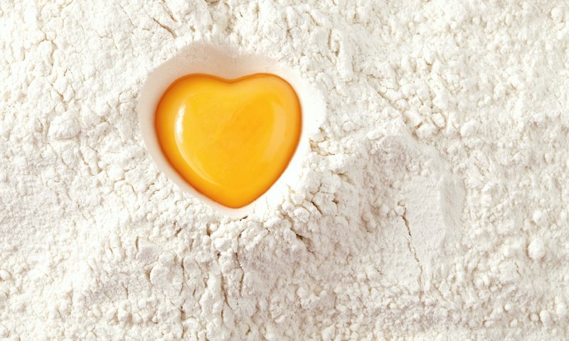 Обои текстура, фон, сердечко, яйцо, мука, желток, texture, background, heart, egg, flour, the yolk разрешение 3840x2560 Загрузить