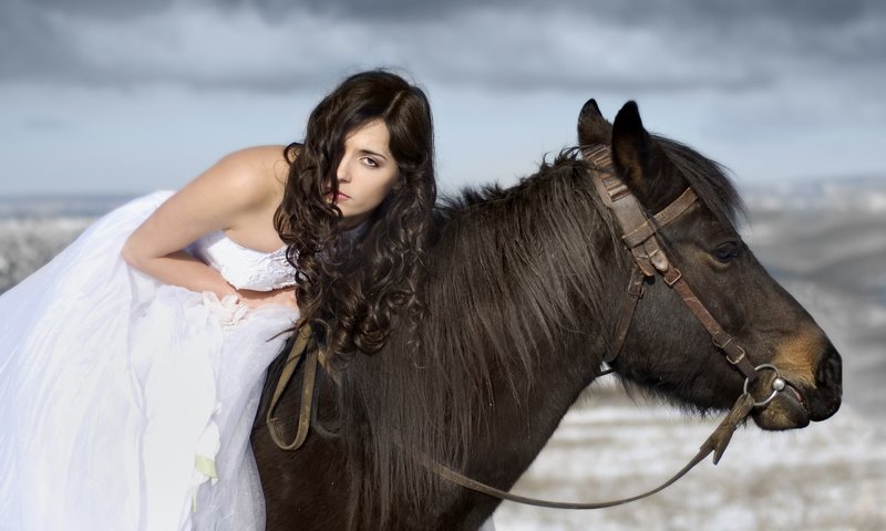 Обои лошадь, девушка, взгляд, волосы, лицо, конь, грива, локоны, невеста, the bride, horse, girl, look, hair, face, mane, curls разрешение 5400x3540 Загрузить