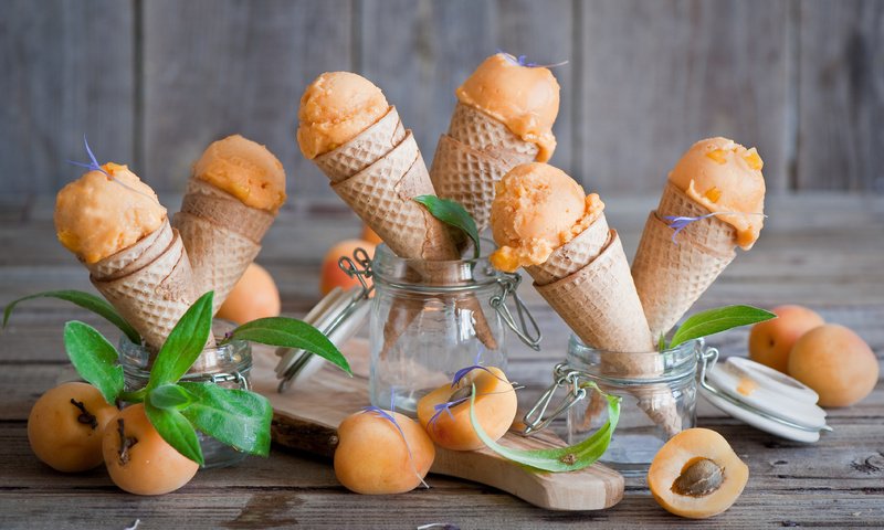 Обои мороженое, фрукты, абрикосы, вафельные рожки, ice cream, fruit, apricots, ice cream cones разрешение 4211x2610 Загрузить