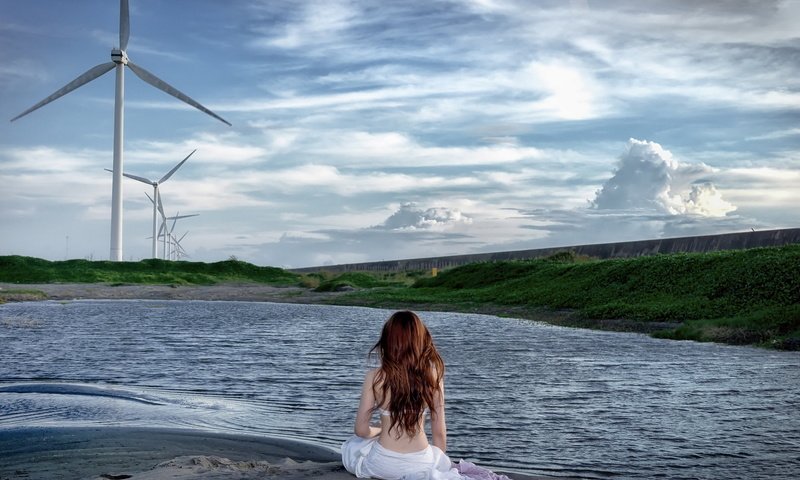 Обои небо, ветряки, облака, вода, озеро, девушка, пейзаж, спина, волосы, the sky, windmills, clouds, water, lake, girl, landscape, back, hair разрешение 1920x1200 Загрузить