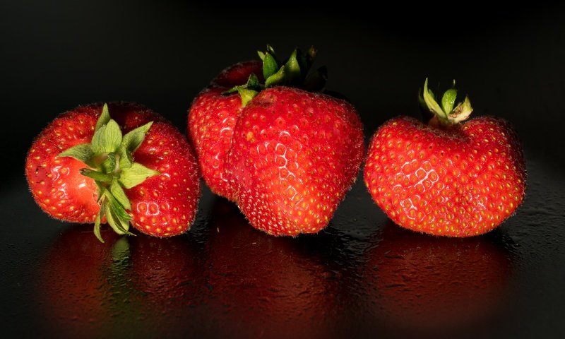 Обои фон, капли, клубника, ягоды, background, drops, strawberry, berries разрешение 3840x2208 Загрузить